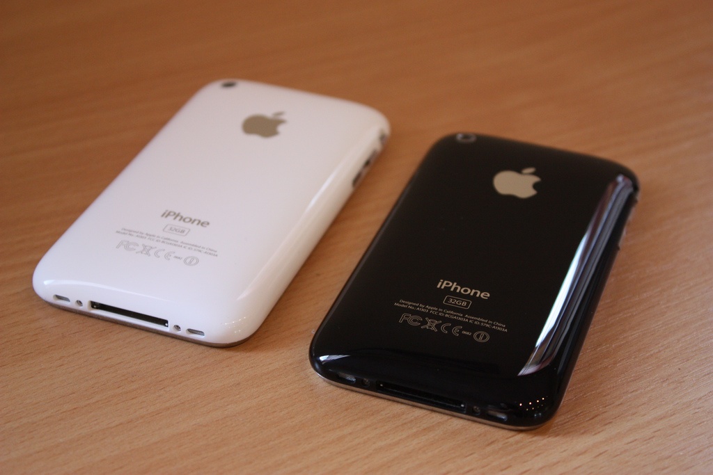 iPhone 3GS gia 2 trieu dong tran ve nong thon hinh anh