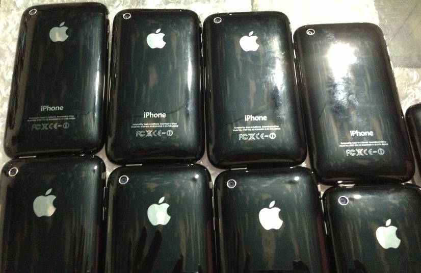 Blog 21h: iPhone 3GS gia 2 trieu, HTC One the he 2 lo dien hinh anh