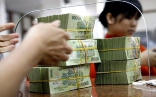 Thong doc luu y viec tang luong, thuong lanh dao ngan hang hinh anh