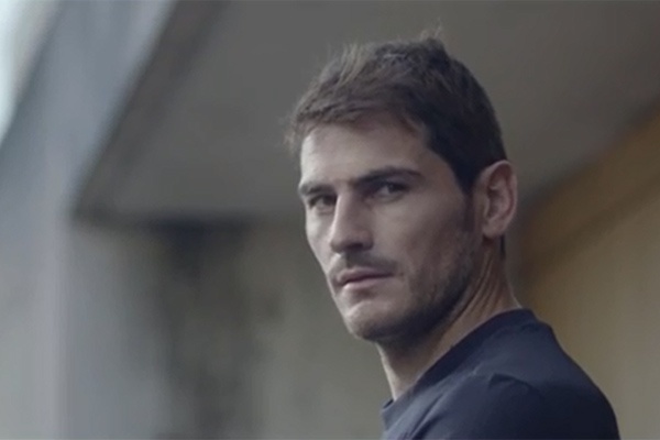 Samsung chon Casillas cho chien dich quang cao ‘Galaxy 11' hinh anh
