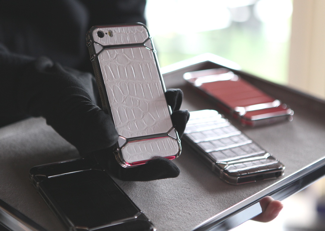 Vo bao ve dat gap 16 lan iPhone 5S tai Ha Noi hinh anh