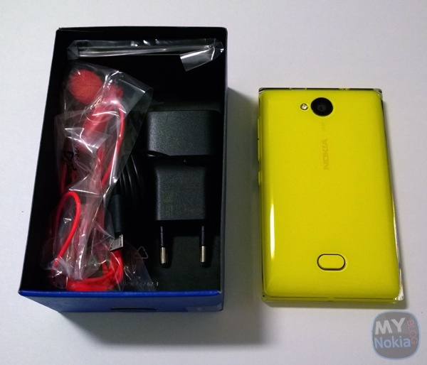 Anh thuc te Nokia Asha 503 vo nhua trong suot dau tien hinh anh