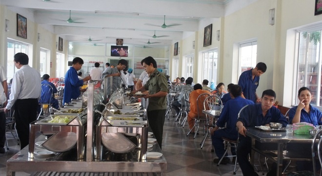 Nguoi trong giu tre duoc mien thue thu nhap nam 2013, 2014 hinh anh