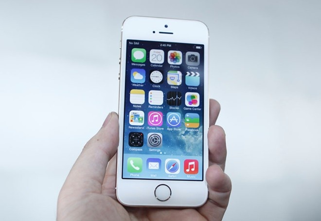 Nhung smartphone co thiet ke an tuong nhat 2013 hinh anh