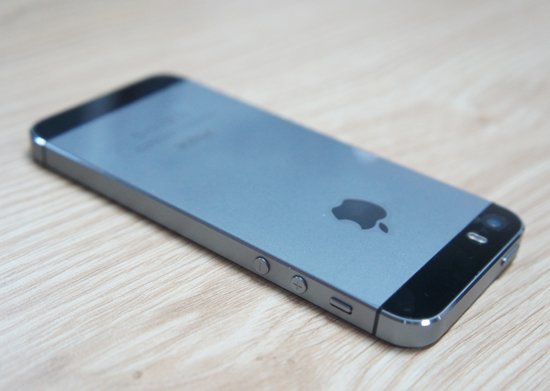 O at ban iPhone cu de len doi 5S hinh anh