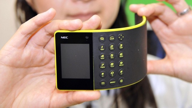 Blog 21h: Smartphone man hinh deo van con xa xoi hinh anh