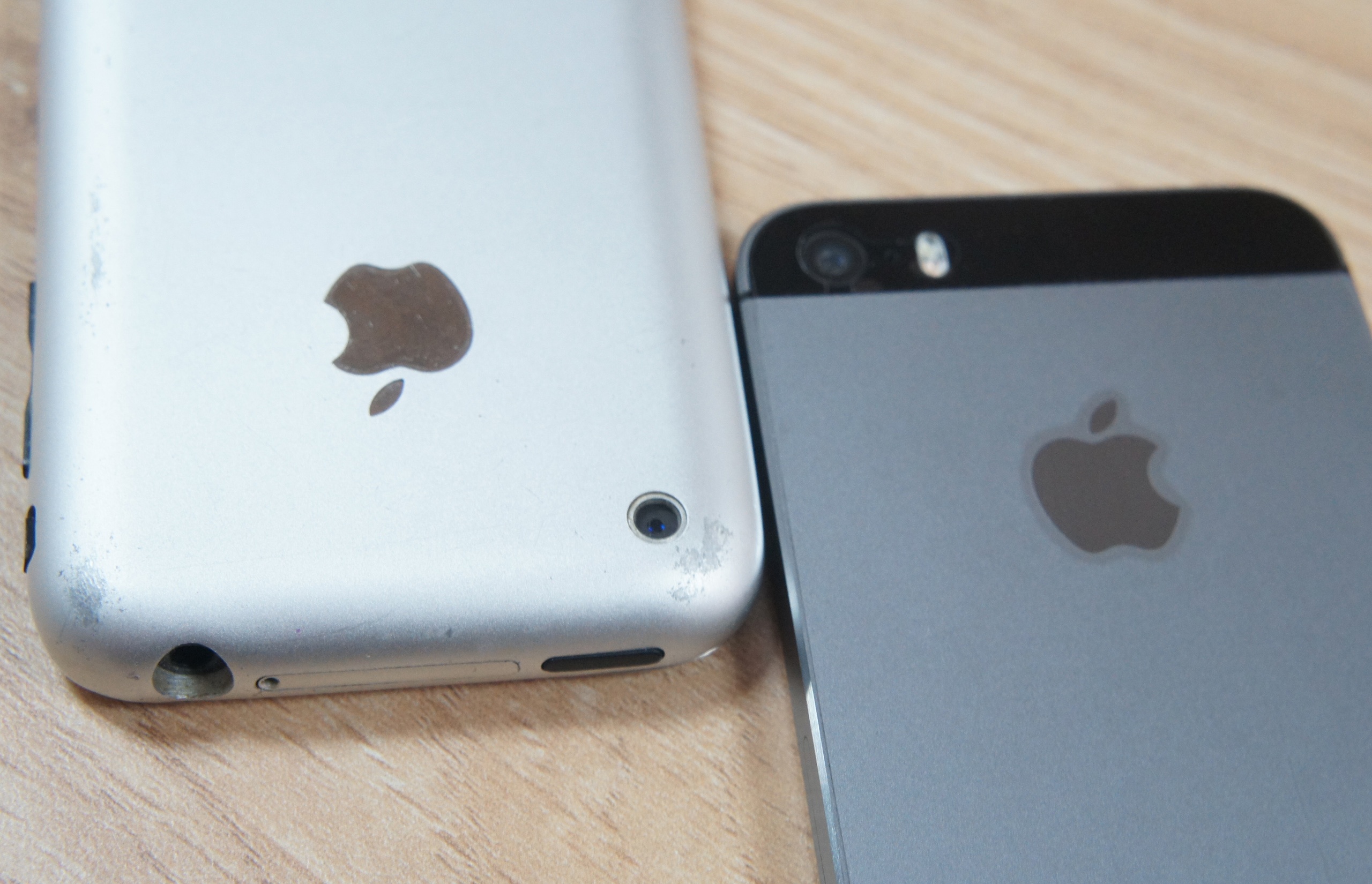 So anh chup tu iPhone 5S va iPhone 2G hinh anh