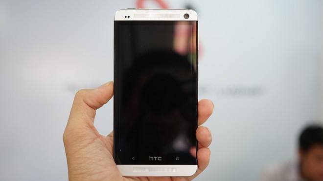 Giai ma con sot HTC J One xach tay gia chua den 8 trieu hinh anh