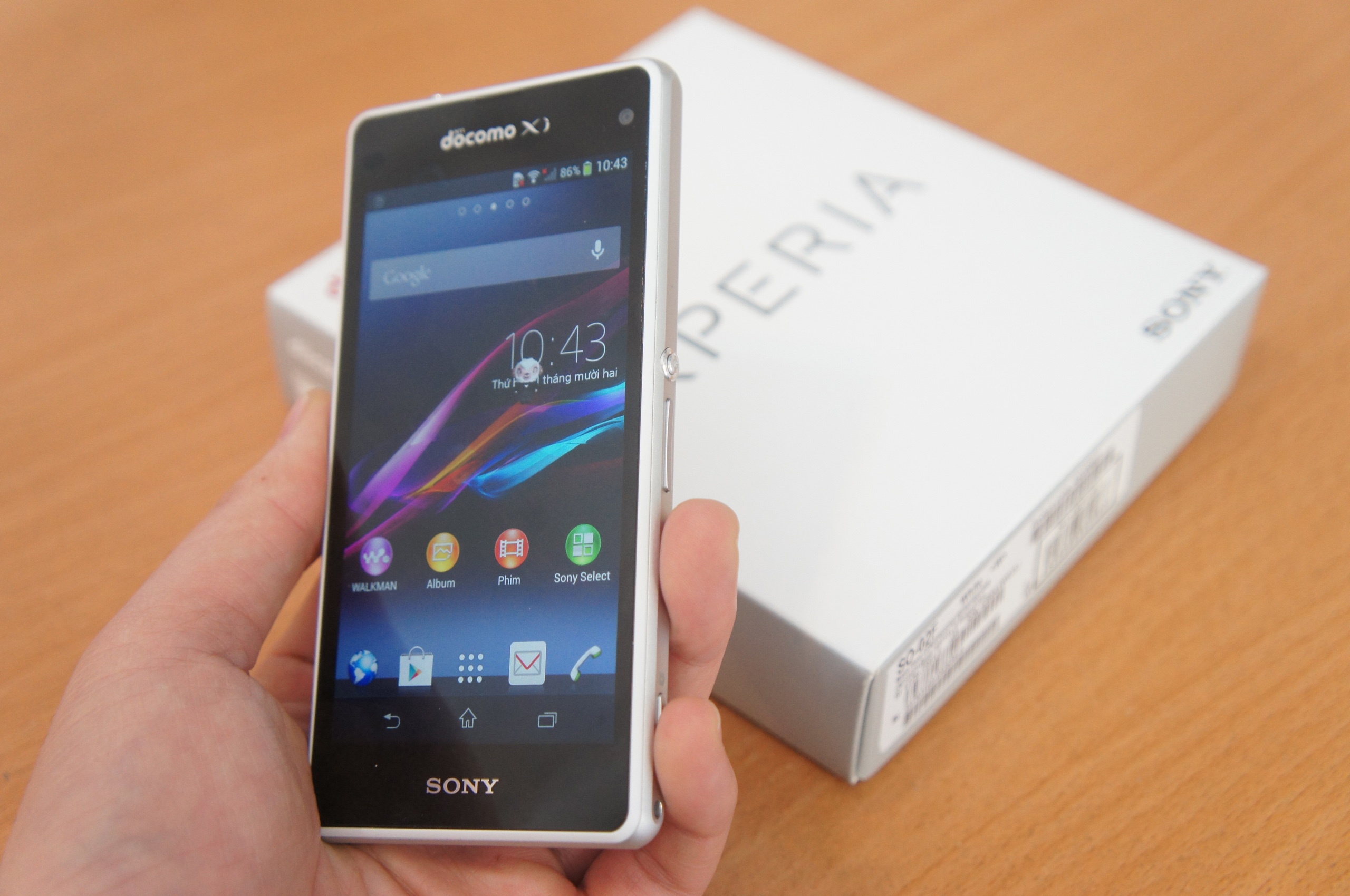 6 dien thoai man hinh mini dang so huu nhat hinh anh