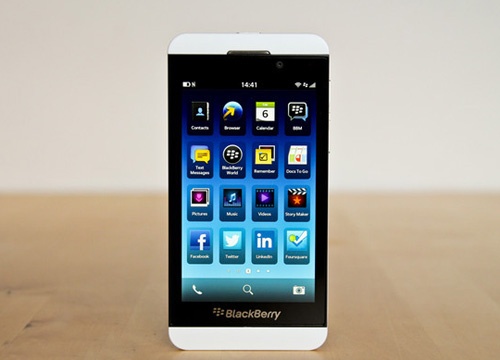 BlackBerry Z10 lai bi dem ban dai ha gia hinh anh