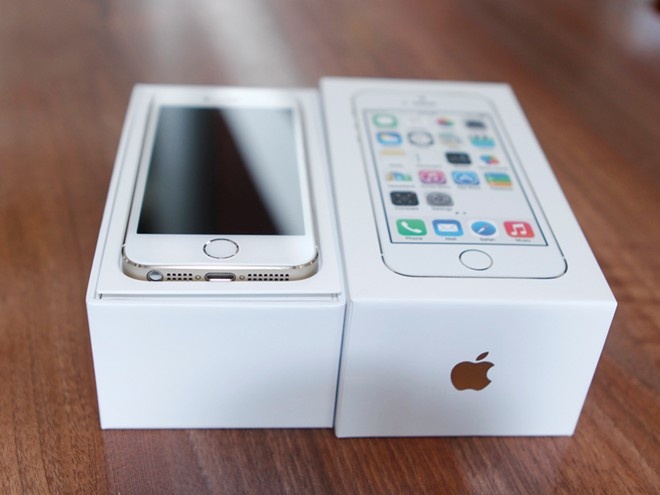 iPhone 5S mau vang khong con chenh gia hinh anh