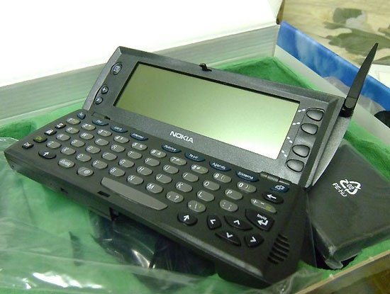 Dien thoai cu bong dung duoc het gia tren troi hinh anh