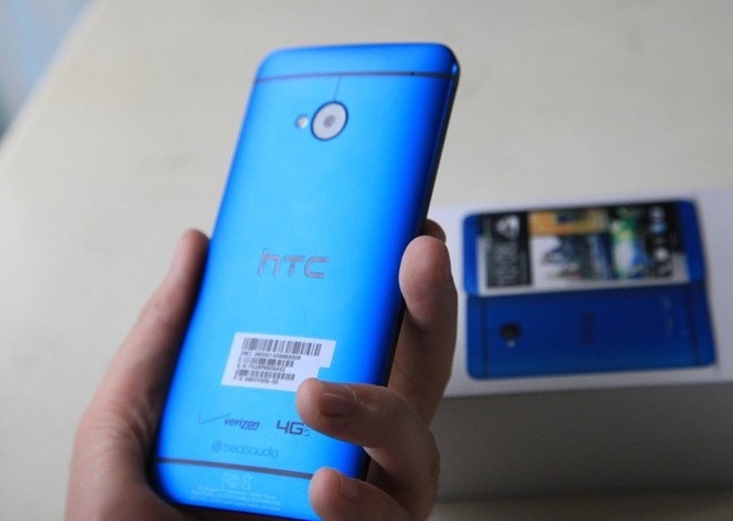 Loat dien thoai xach tay giam gia tuan giap Tet hinh anh