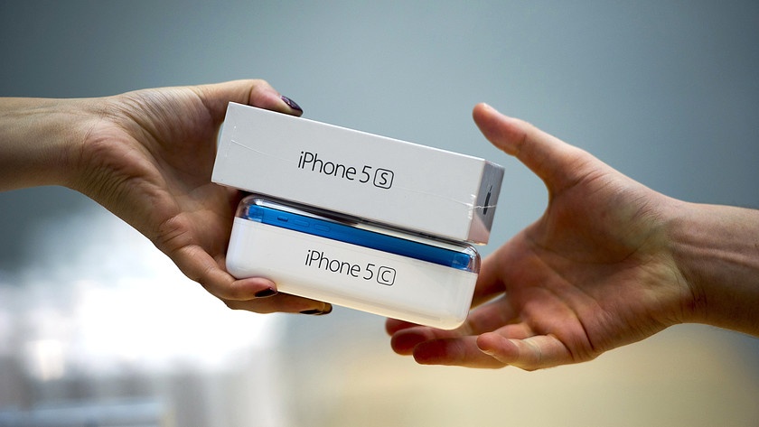 Apple ban iPhone 5S chinh hang gia gan 1.200 USD tai Brazil hinh anh