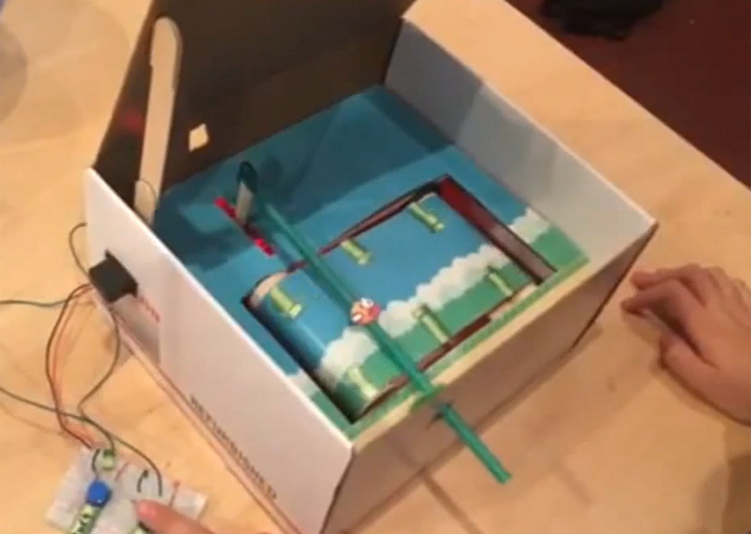 Choi Flappy Bird ngoai doi thuc hinh anh