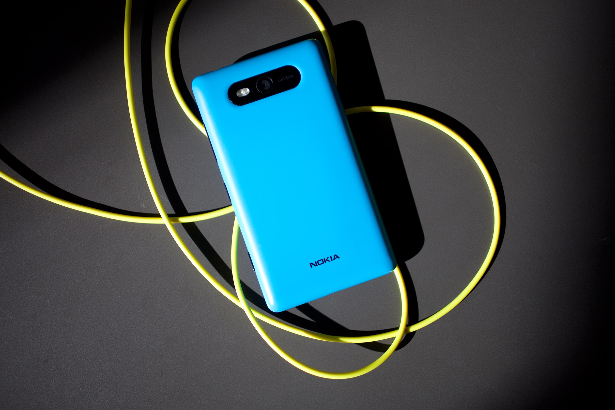 Nokia xa hang Lumia 820 gia 3,8 trieu tai VN hinh anh