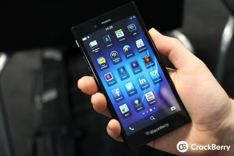 Anh thuc te BlackBerry Z3 gia duoi 200 USD hinh anh
