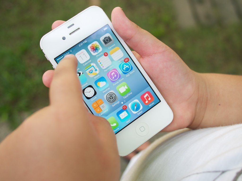 Nguoi dung iPhone doi cu vui mung voi ban cap nhat iOS 7.1 hinh anh