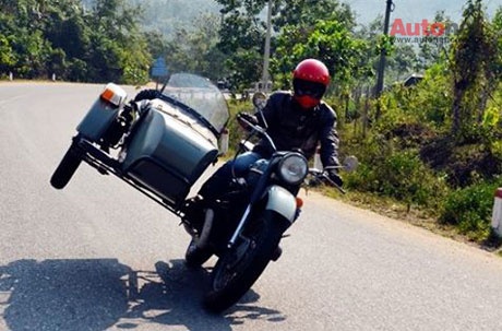 Phuc hoi chien binh sidecar Ural M67 650cc hinh anh