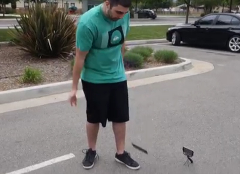 Tha roi HTC One M8 tren duong pho hinh anh