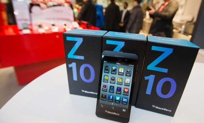 Dan buon xach tay lo nang vi BlackBerry Z10 dai ha gia hinh anh