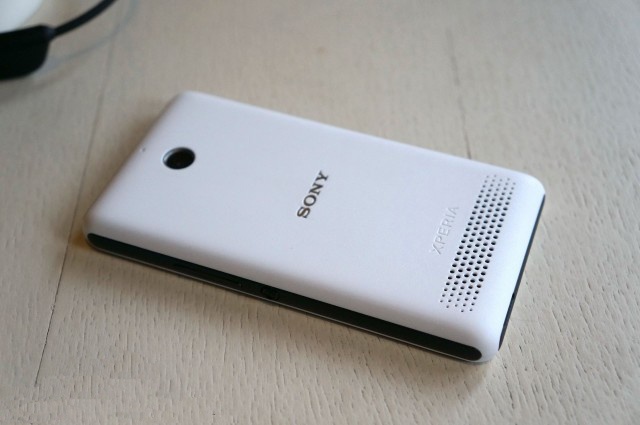 Xperia E1 chinh hang gia 3,2 trieu, ban ra tuan sau hinh anh