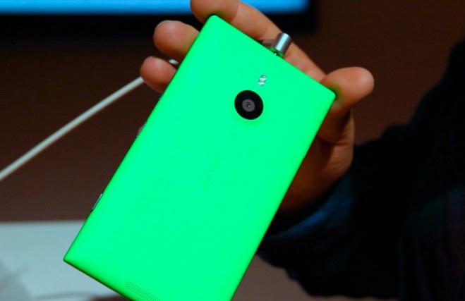 Lumia 1520 phien ban doc voi mau xanh la ma hinh anh