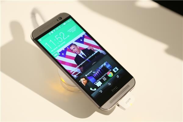 HTC One M8 se co ban vo nhua, gia duoi 10 trieu dong hinh anh