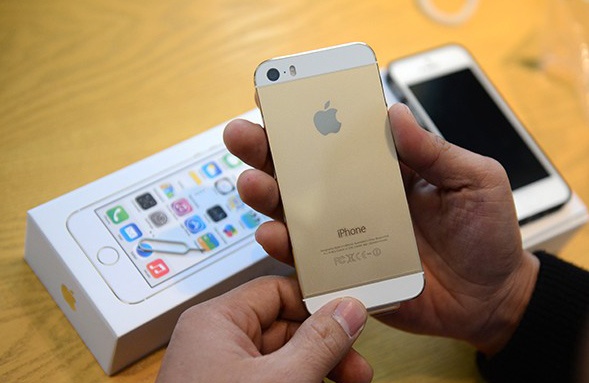 iPhone 5S chung gia va ban cham o VN hinh anh