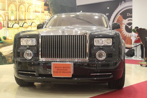 Xe Rolls Royce phien ban Rong o 'Sai Gon xua va nay' hinh anh