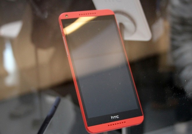 HTC Desire 816 - sản phẩm được coi là iPhone 5C của giới điện thoại Android. Ảnh: Pocket-lint.