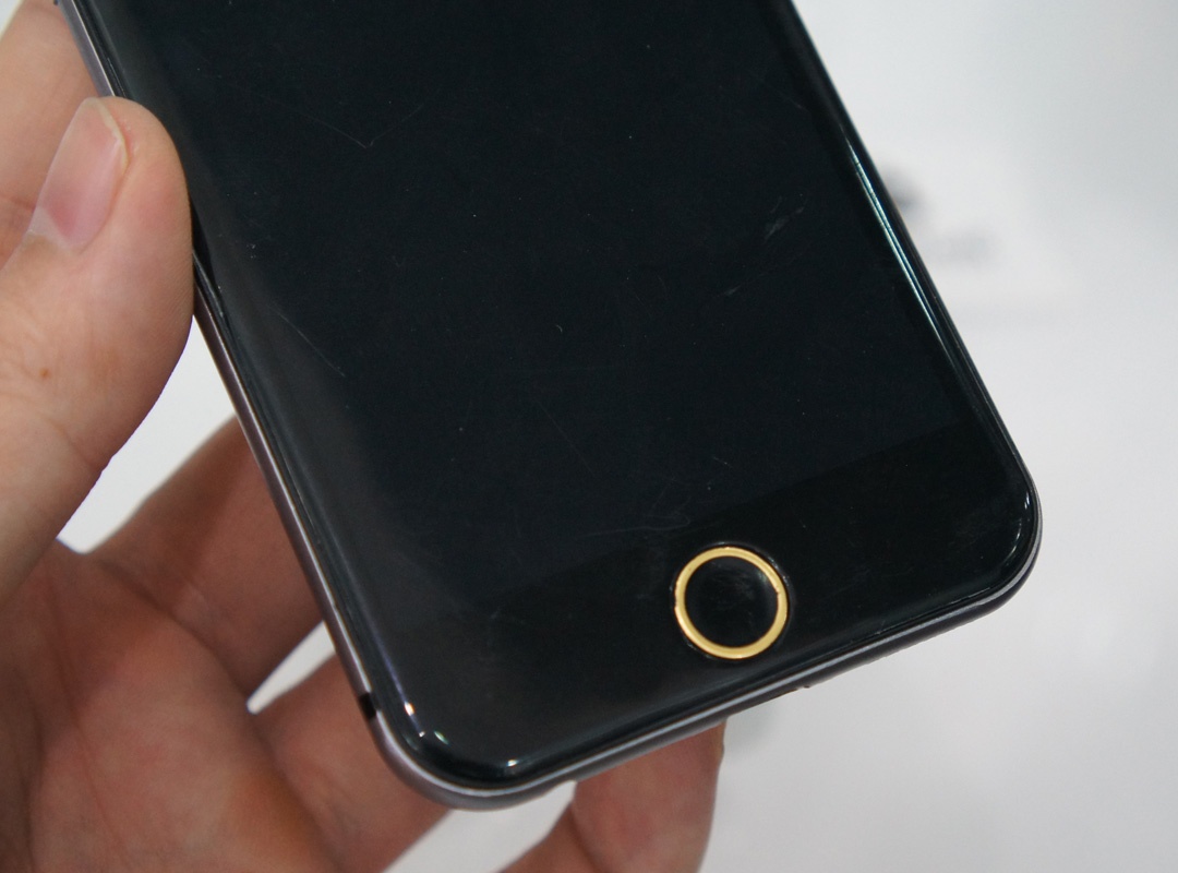 Mô hình này được anh Hiếu, chủ cửa hàng Apple8 đưa về Việt Nam. Anh này cho biết, anh phải mua nó với giá khá cao tại Trung Quốc.