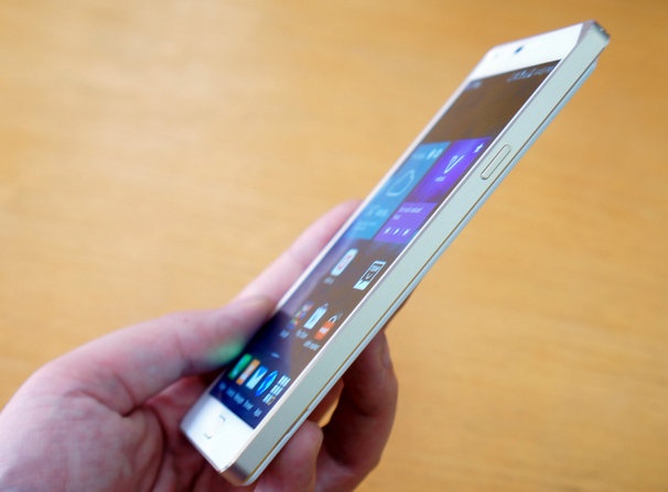 Pantech Vega Iron 2 dau tien ve VN gia 14,5 trieu dong hinh anh