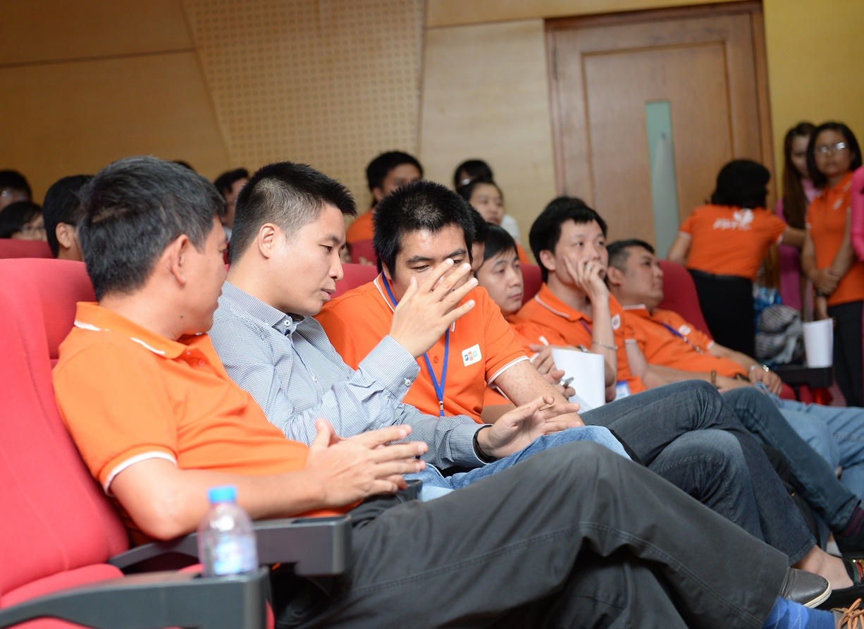 Câu chuyện phát triển sản phẩm OTT hàng đầu VN được xếp lịch cuối cùng trong các bài chia sẻ trong “Ngày hội công nghệ FPT” tại Tân Thuận, TP HCM, hôm 16/5. Tuy nhiên, rất đông lãnh đạo, nhân viên tập đoàn FPT đã ngồi kín khán phòng để theo dõi, cũng như đặt ra các câu hỏi.