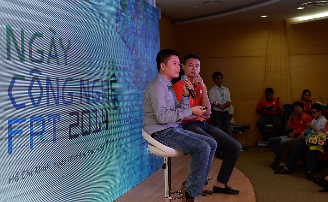 Với vấn đề VNG sẽ kiếm từ Zalo như thế nào, có phải nguồn thu chủ yếu sắp tới sẽ là game không, ông Khải cho rằng, nếu đứng dưới góc độ kiếm tiền, các ứng dụng OTT châu Á linh động hơn những ứng dụng cùng loại có nguồn gốc phương Tây. Ở đây có thể là game hoặc bán quảng cáo. Tuy nhiên, VNG kỳ vọng nguồn thu của Zalo sẽ đến phần lớn từ thương mại trên mobile.