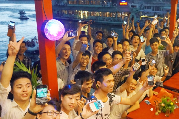 Offline lon nhat cua dan choi BlackBerry VN tu truoc den nay hinh anh