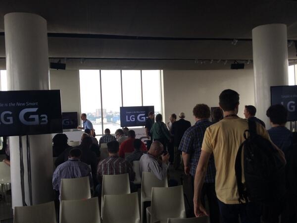Dòng chữ LG G3 xuất hiện khắp nơi bên trong hội trường nơi diễn ra sự kiện. Ảnh: PhoneArena.