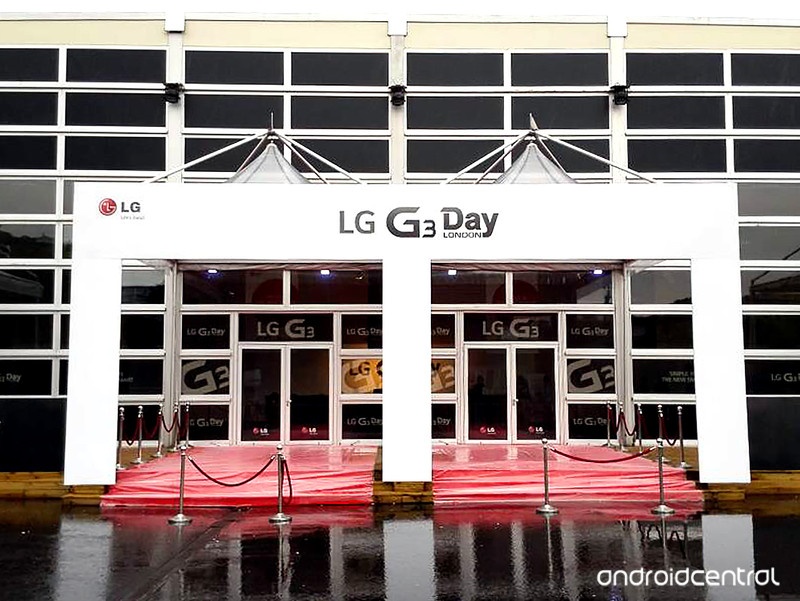 Khung cảnh bên ngoài nơi diễn ra sự kiện. Ảnh: Android Central.