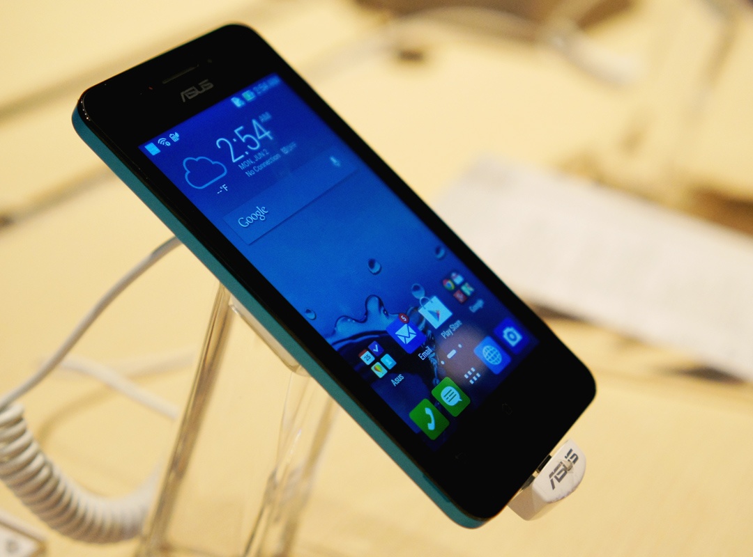 Zenfone 4 ban 4,5 inch co gia duoi 3 trieu tai VN hinh anh