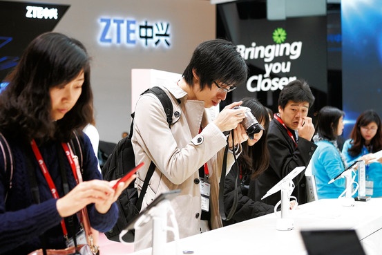 Hang dien thoai Trung Quoc rut ruot BlackBerry, Motorola hinh anh