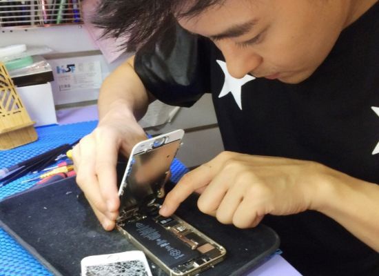 Lam Chi Dinh tiep tuc khoe chiec iPhone 5,5 inch hinh anh