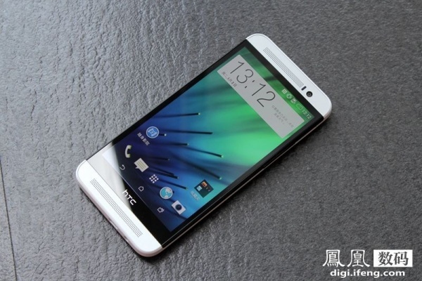 HTC ban 50.000 chiec One E8 trong 15 phut nho gia tot hinh anh