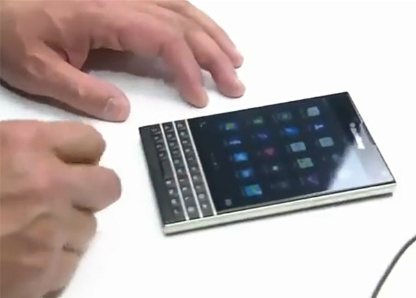 Smartphone khong giong ai cua BlackBerry tiep tuc lo dien hinh anh