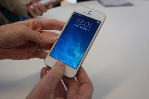 Smartphone, tablet lien tuc doi chu mua World Cup hinh anh