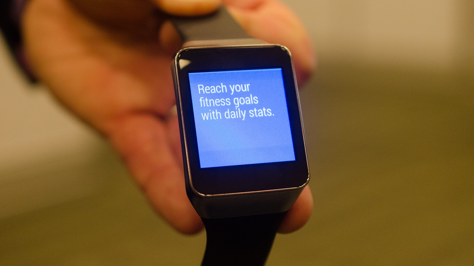 ‘Van de cua smartwatch Android la no lam qua nhieu viec' hinh anh