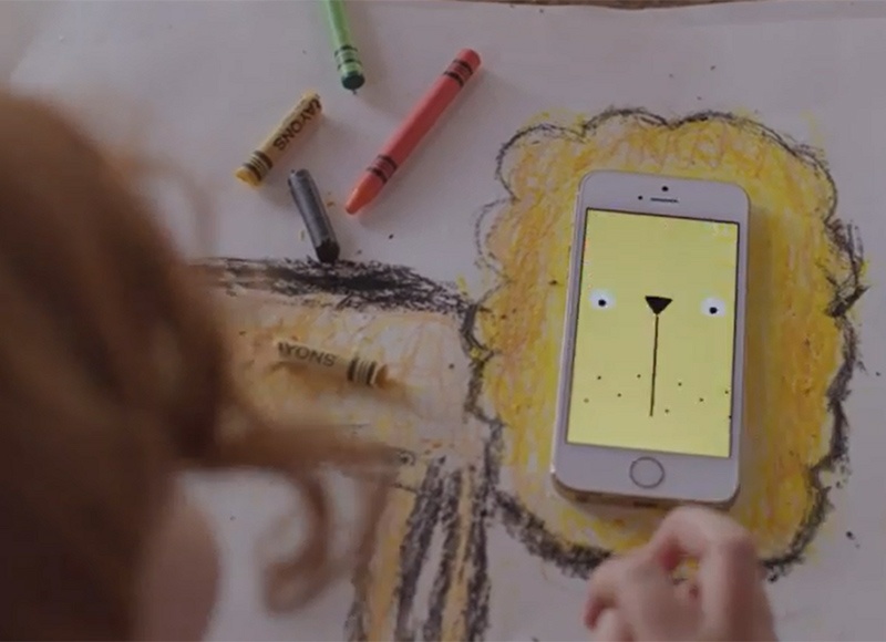 Apple tung quang cao iPhone nhan sinh nhat lan 7 hinh anh