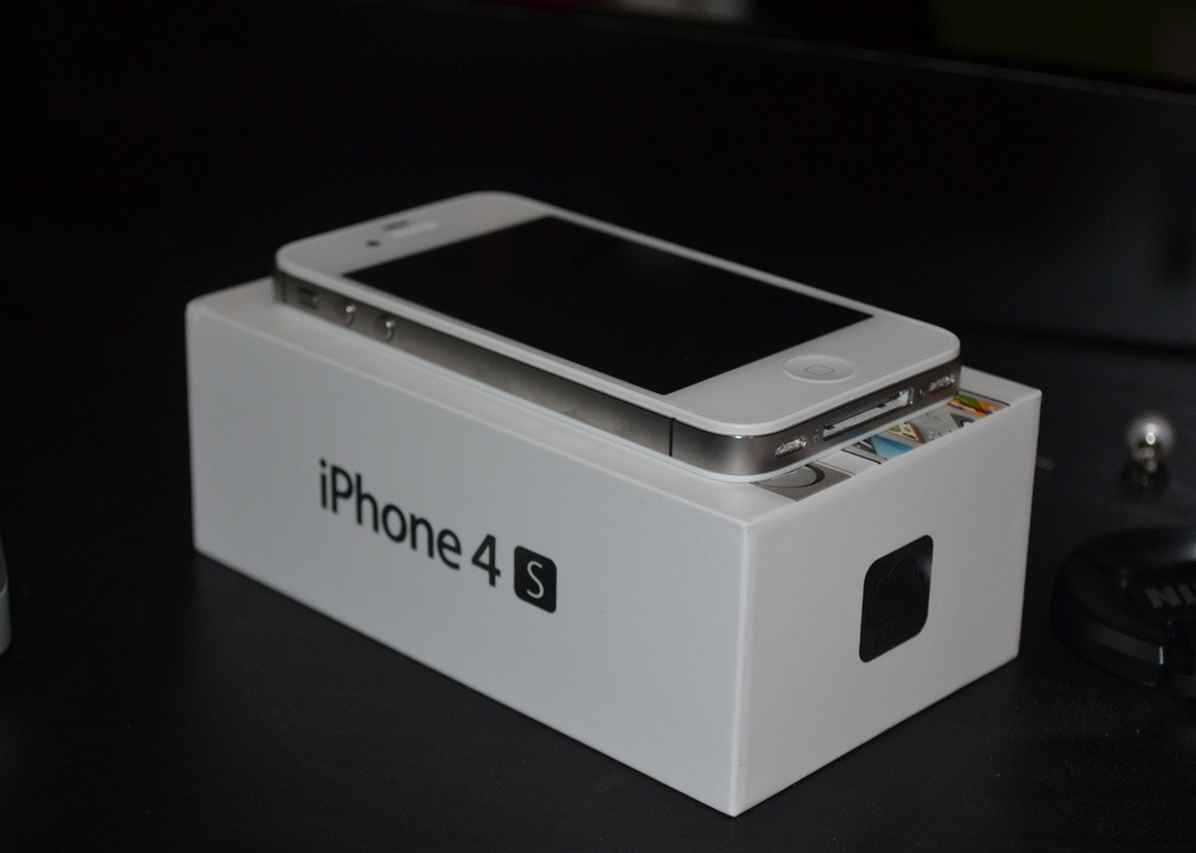 iPhone 4S lot top 5 smartphone ban chay nhat dau nam 2014 hinh anh