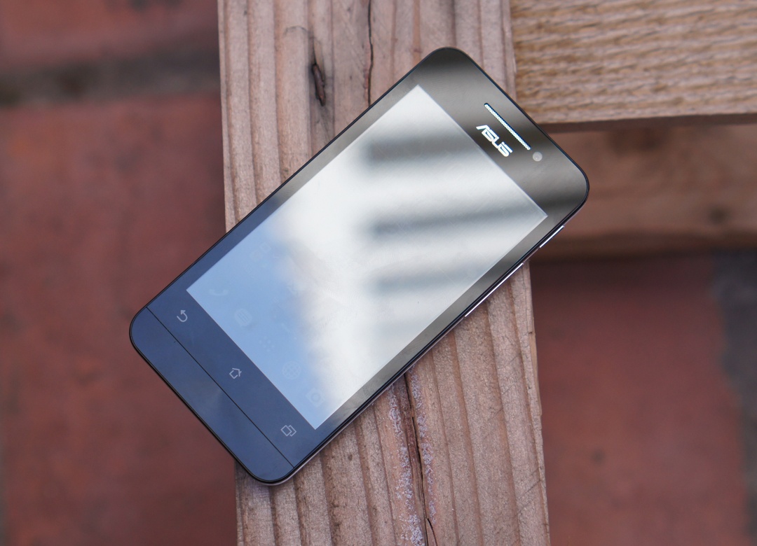 7. Asus Zenfone 4 (2 triệu đồng)  2 triệu đồng cho một chiếc điện thoại 4 inch, cấu hình mạnh, thiết kế đẹp và giao diện thân thiện - người dùng khó tìm được sản phẩm nào tốt hơn  