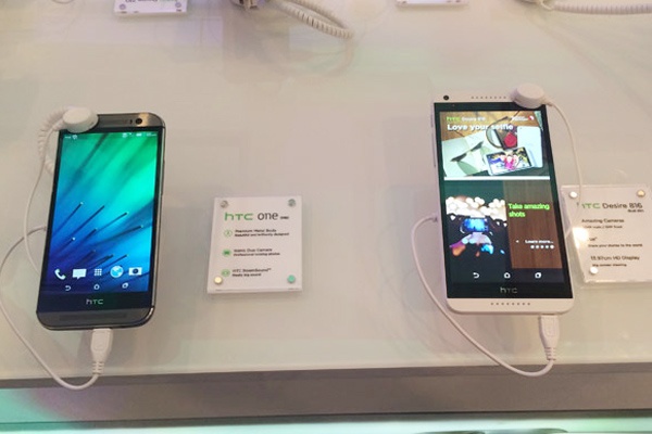 HTC One M8 va Desire 816 chinh hang lan dau giam gia hinh anh
