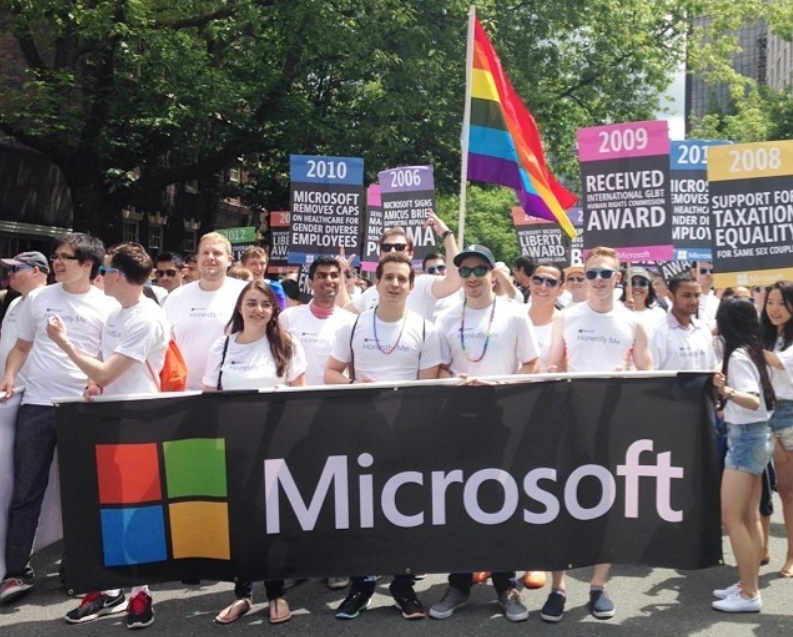 Nhan vien Microsoft soc nang, cho nhan trat sa thai hinh anh